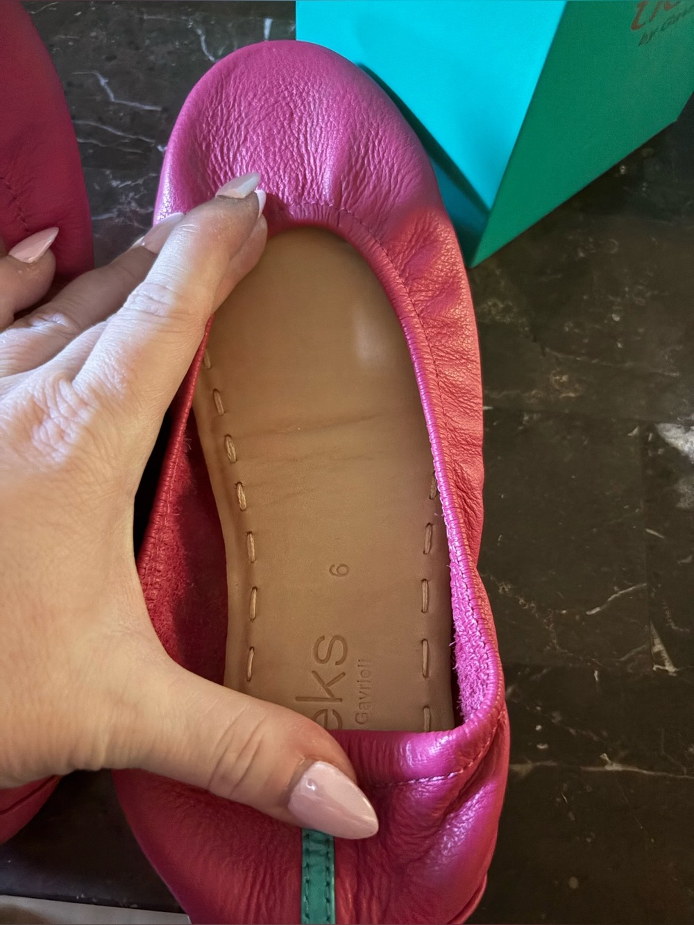 BNIB Fuschia Tieks - women’s 6 - Picture 4 of 8